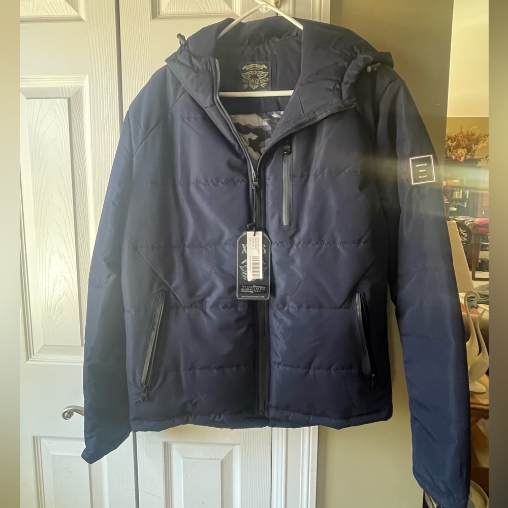 NWT.  Navy puffer w hood. Boys large but could also fit Men’s small.
